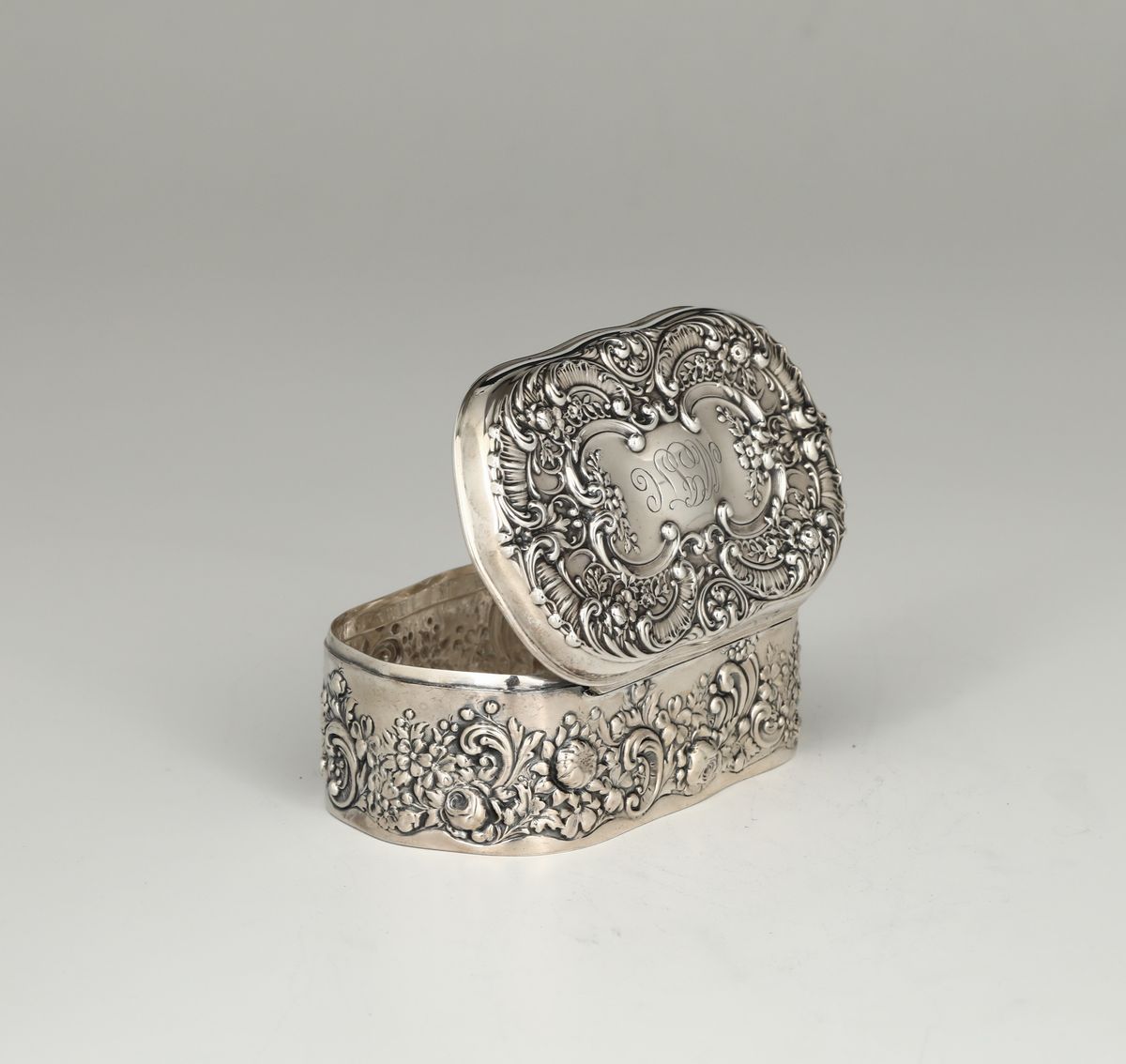 Scatola Porta Gioie in Argento Sterling, Usa XX Secolo, Argentiere Ghoram