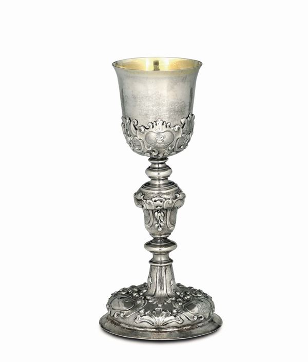 A goblet in embossed and chiselled silver, Italian manufacture, first half of the 18th century.