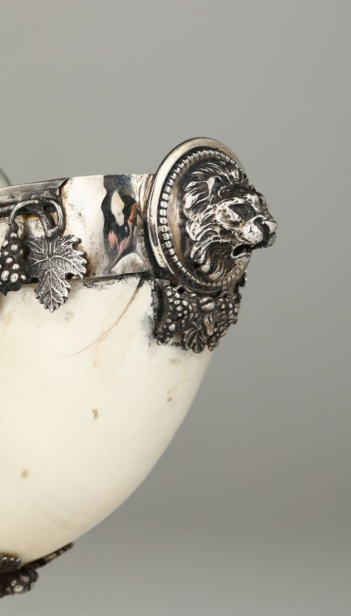 Nautilus con Montatura in Argento Fuso, Sbalzato e Cesellato, Italia XX Secolo