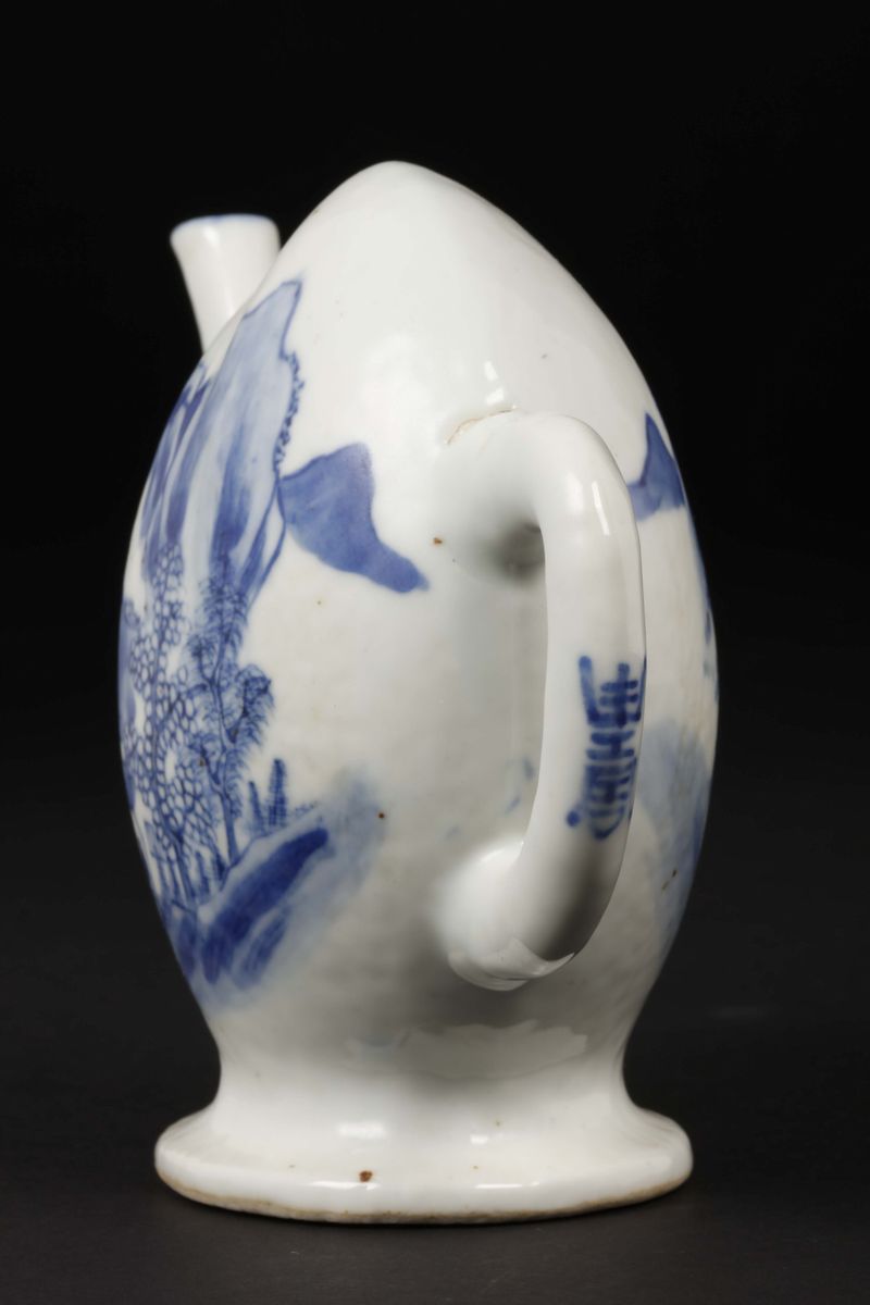 Versatore di Vino in Porcellana Bianca e Blu, Cina, Dinastia Qing, XIX Secolo