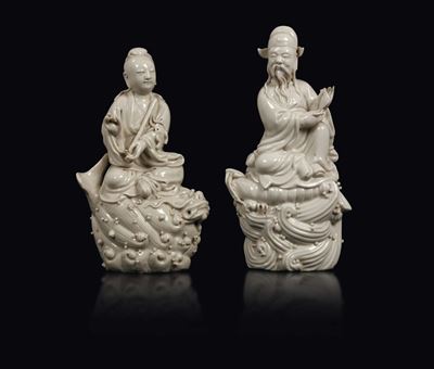 Due Figure in Porcellana Blanc De Chine Raffiguranti Dignitario e Guanyin, Cina, XX Secolo