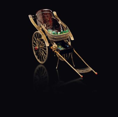 Piccolo Risciò in Legno e Smalti Cloisonné con Dettagli in Agata sulle Ruote, Cina, Dinastia Qing...