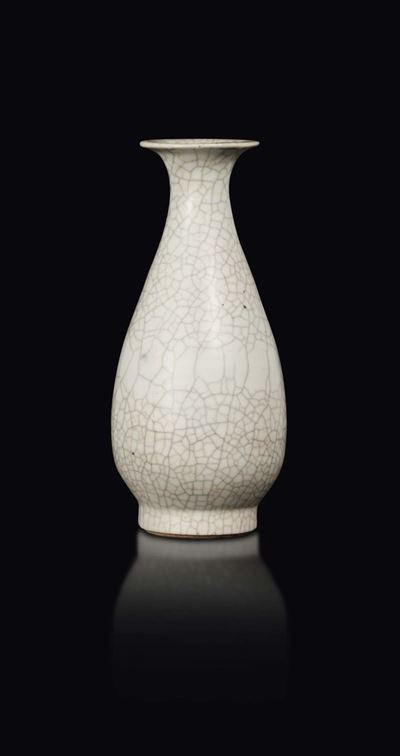 Vaso in Porcellana Guan Type, Cina, Dinastia Qing, Fine XIX Secolo