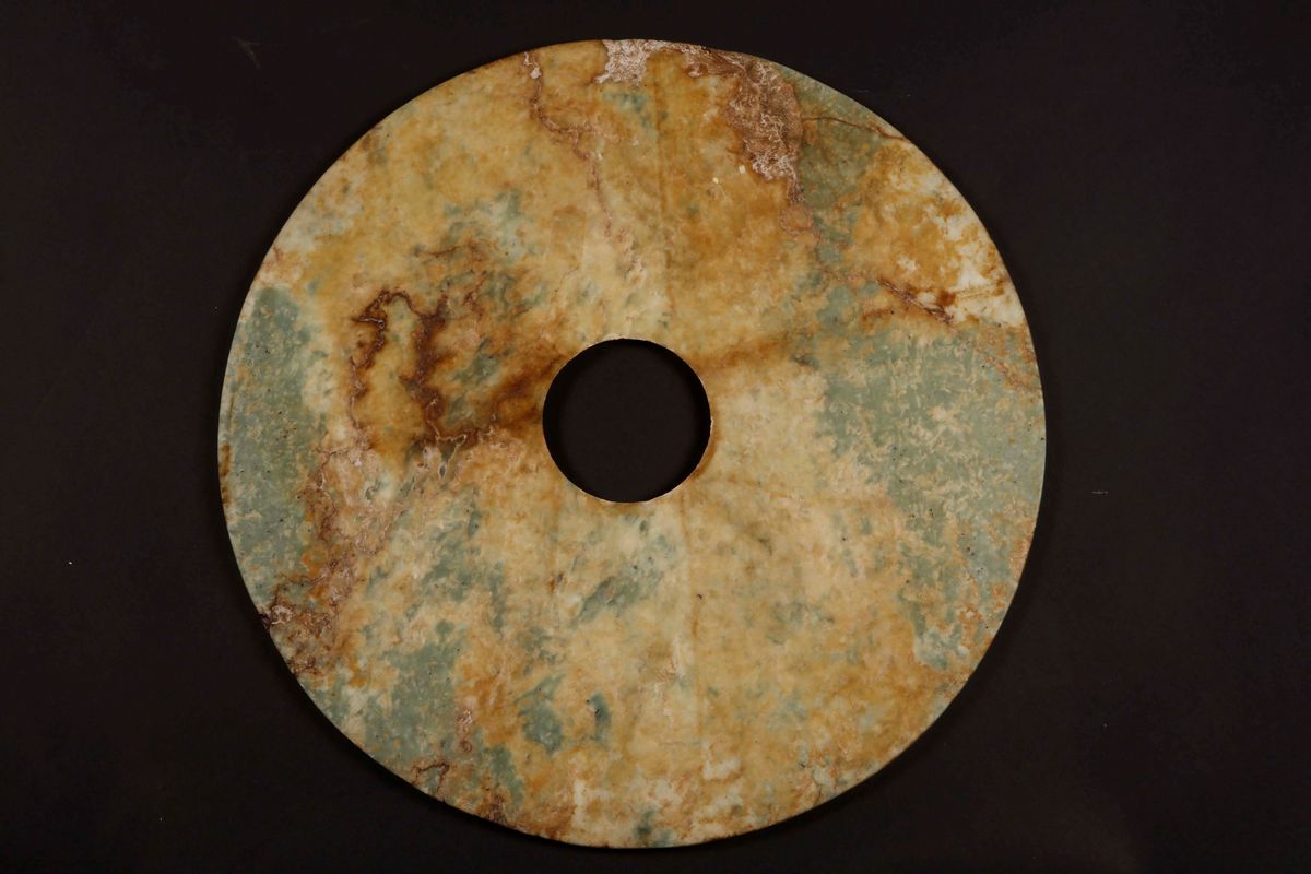 Grande Disco Bi in Giada e Russet, Cina, Dinastia Qing, XIX Secolo