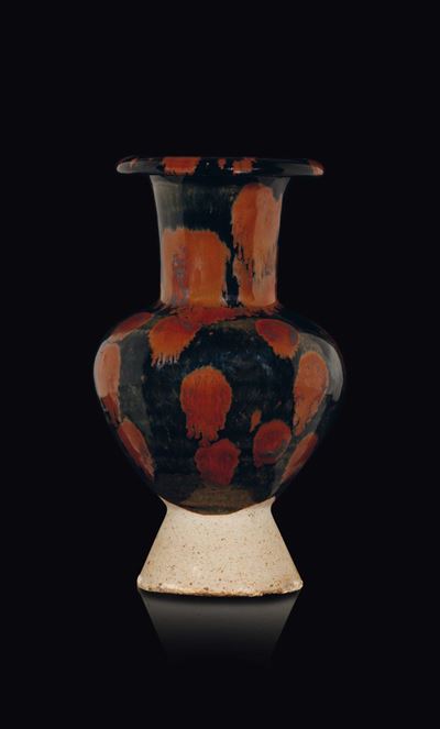 Vaso in Grès con Smalto Nero e Arancione, Cina, Dinastia Song (960-1279)