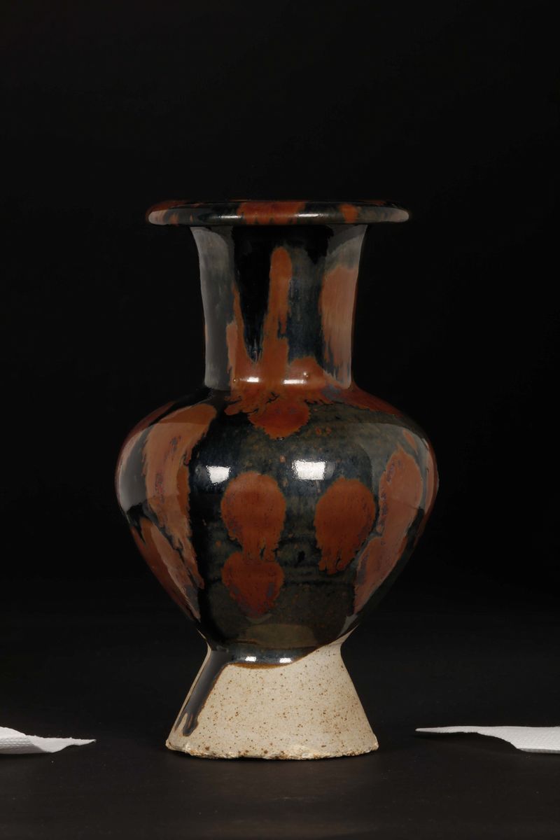 Vaso in Grès con Smalto Nero e Arancione, Cina, Dinastia Song (960-1279)