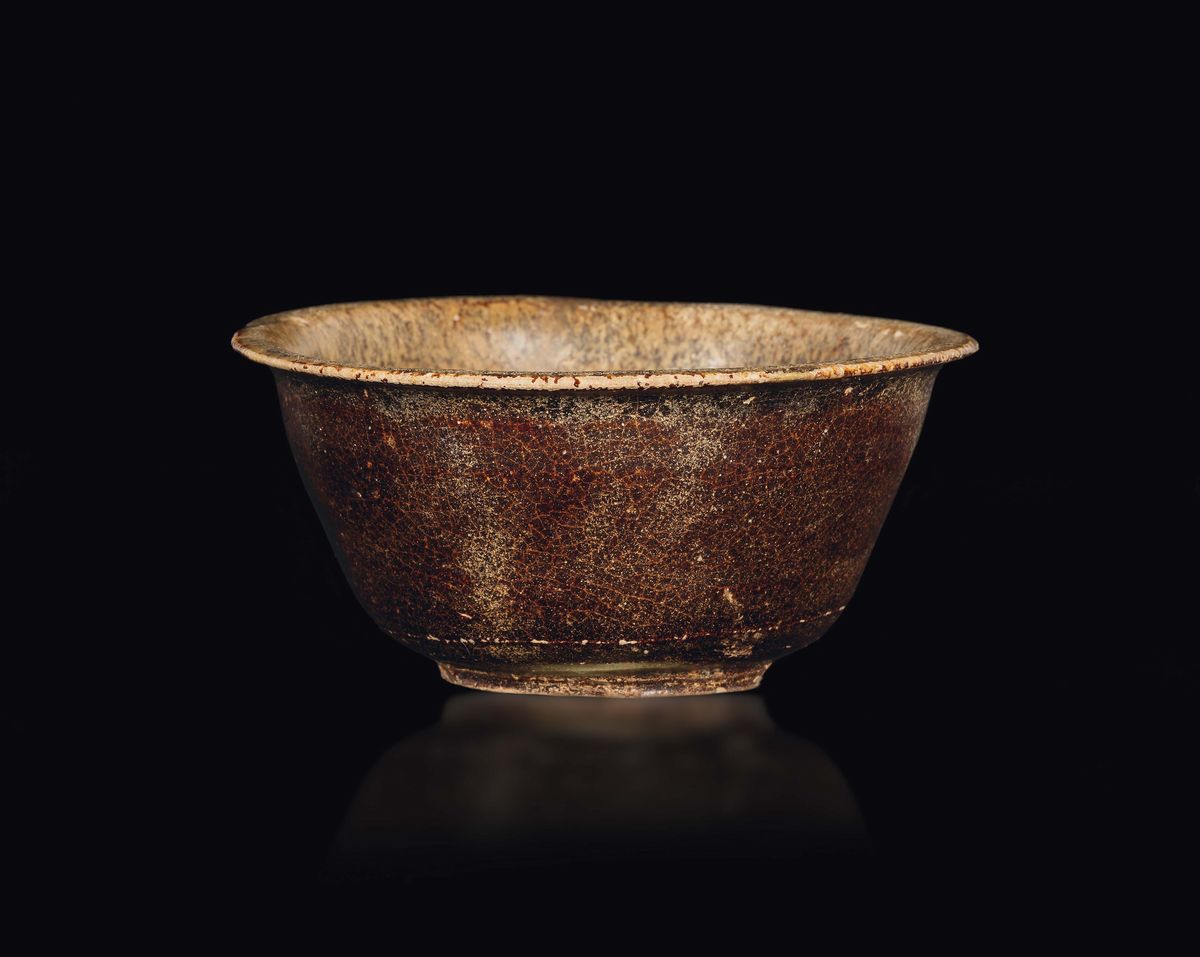 Coppetta in Grès con Smalto Marrone Chiaro, Cina, Dinastia Song (960-1279)