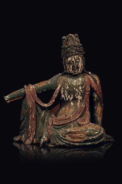 Grande Figura di Guanyin Seduta Scolpita in Legno con Policromia, Cina, Dinastia Ming, XV Secolo