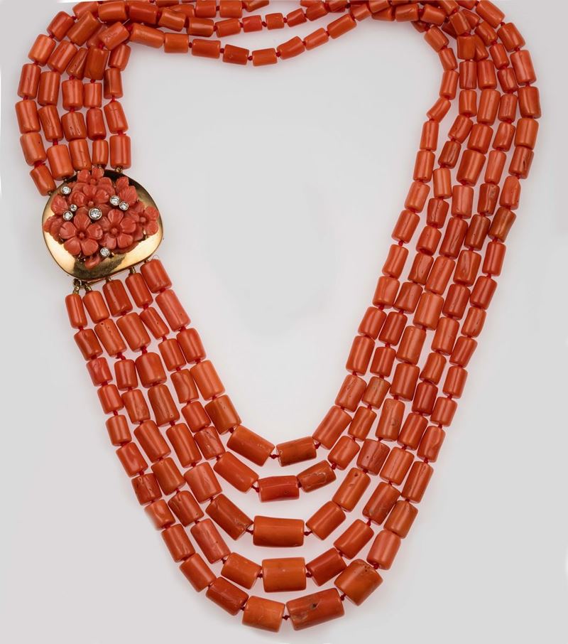 Five row coral necklace, gold and diamond clasp  - Auction Fine Jewels - II - Cambi Casa d'Aste