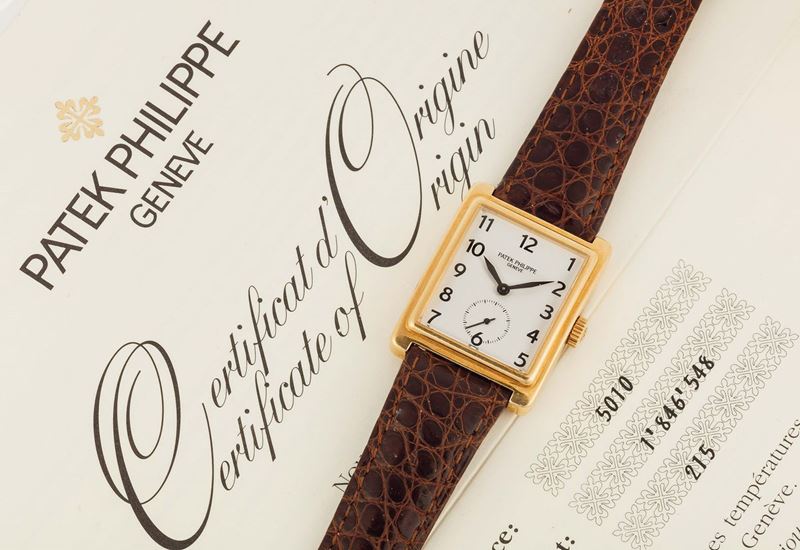Patek Philippe, Genève, Gondolo, movement No. 1846548, Ref. 5010J. Very fine, rectangular, 18K yellow gold wristwatch with an 18K yellow gold Patek Philippe buckle. Accompanied by the original box and Patek Philippe Certificate. Sold in 1995  - Auction Watches and Pocket Watches - Cambi Casa d'Aste