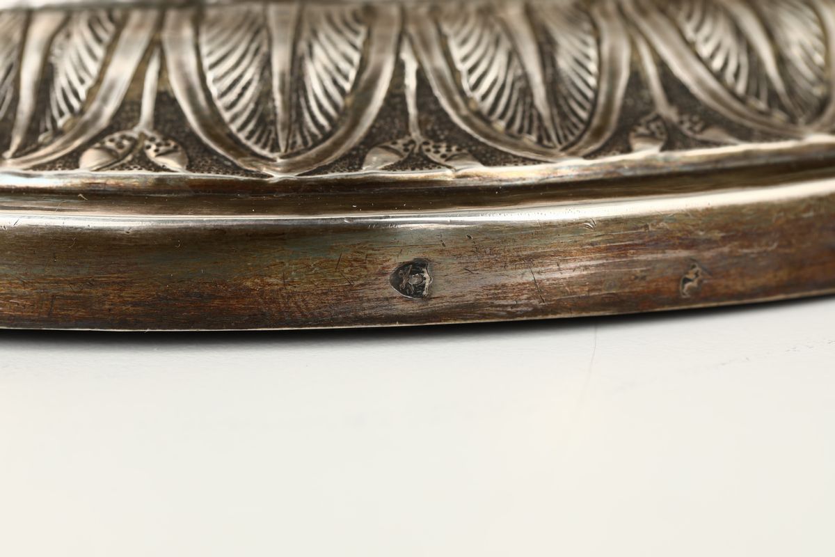 Lucerna in Argento Sbalzato e Cesellato, Roma, Prima Metà del XIX Secolo, Bollo Camerale Romano (...