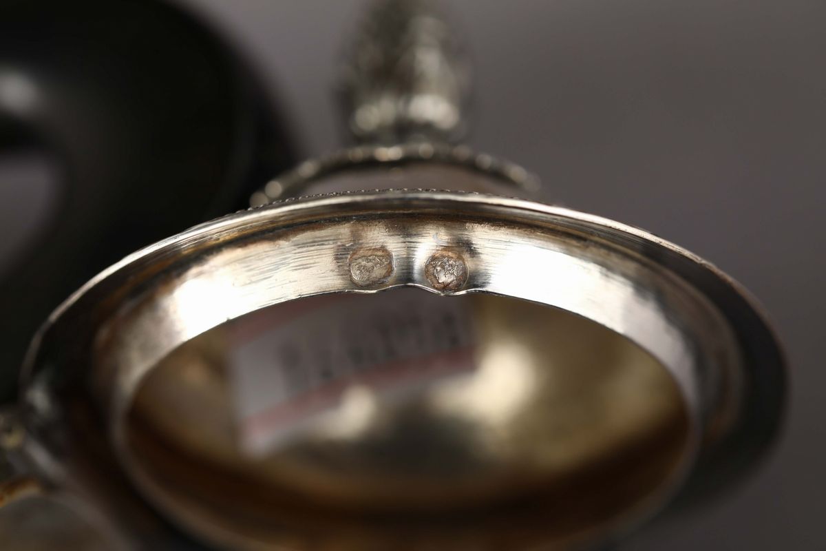 Caffettiera in Argento Fuso, Sbalzato e Cesellato, Parigi, Marchi di Garanzia in Uso dal 1809 al ...