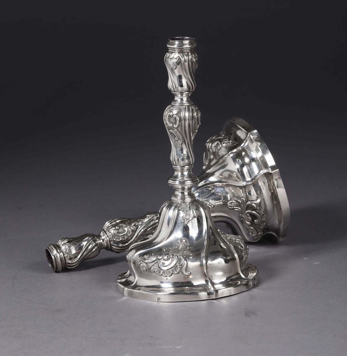 Coppia di Candelieri in Argento Sbalzato e Cesellato, Genova, Terzo Quarto del XVIII Secolo, Marc...