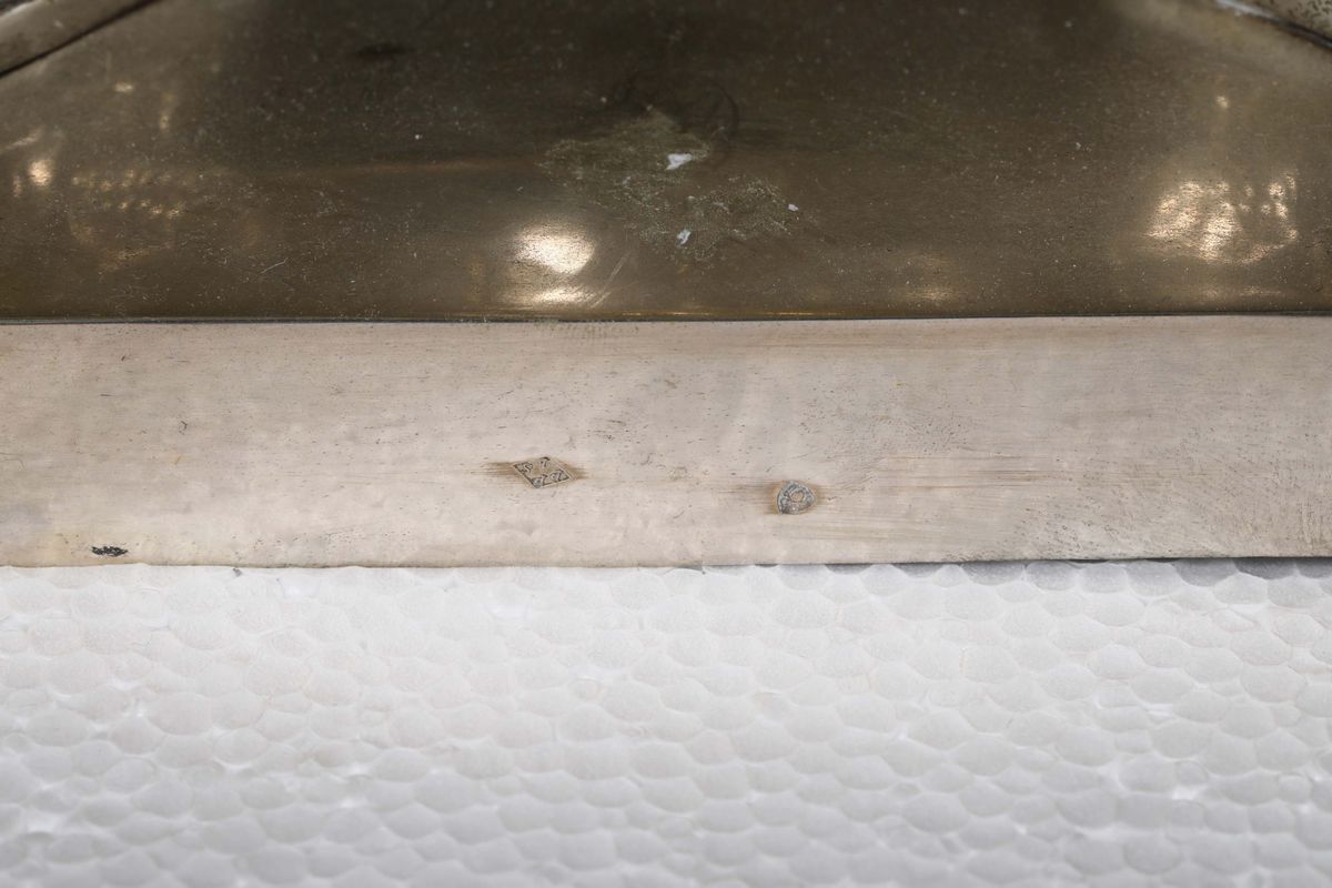 Coppia di Lucerne in Argento Fuso, Sbalzato, Cesellato e Dorato, Roma, Bollo Camerale Romano (in ...