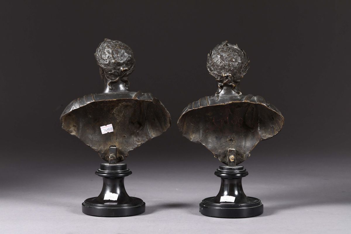 Coppia di Busti di Imperatore in Bronzo Fuso e Cesellato. Fonditore Italiano e Francese del XVII ...