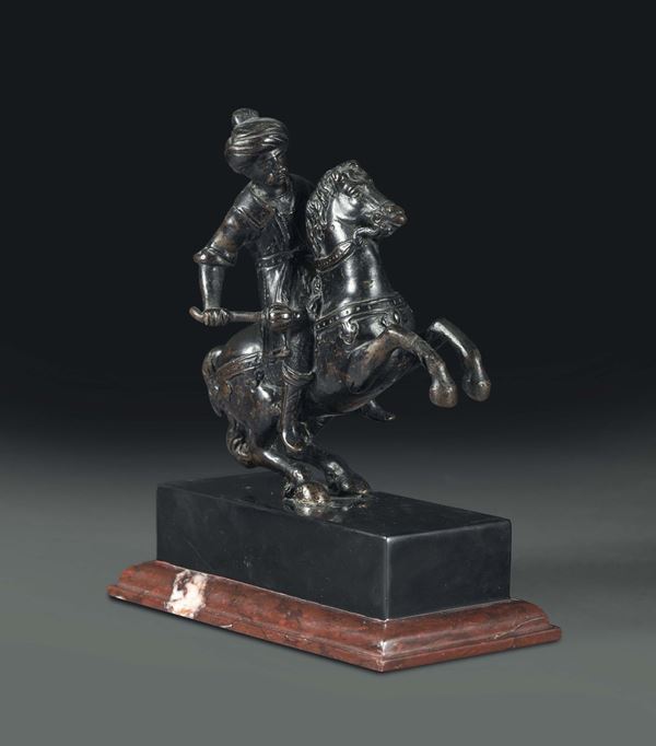 An Ottoman knight in molten and chiselled bronze. Founder from Germany or Veneto, 19th century
