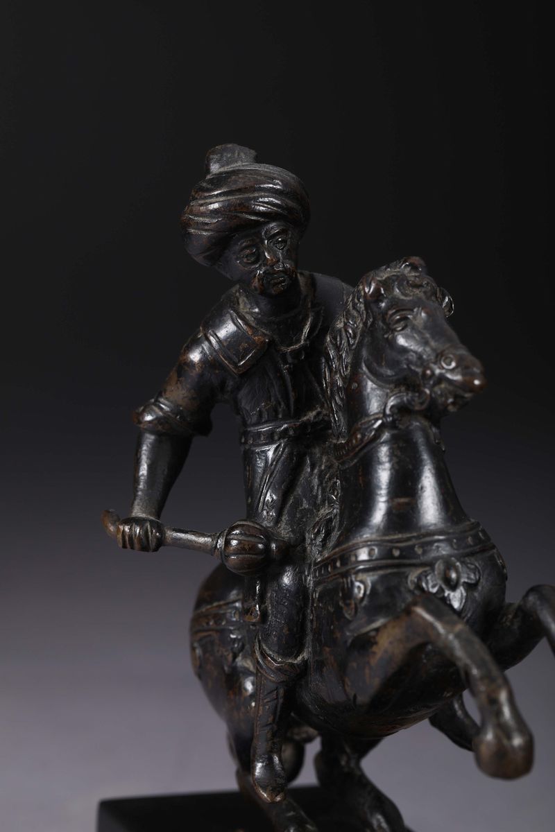 Cavaliere Ottomano in Bronzo Fuso e Cesellato. Fonditore Tedesco o Veneto del XVI Secolo