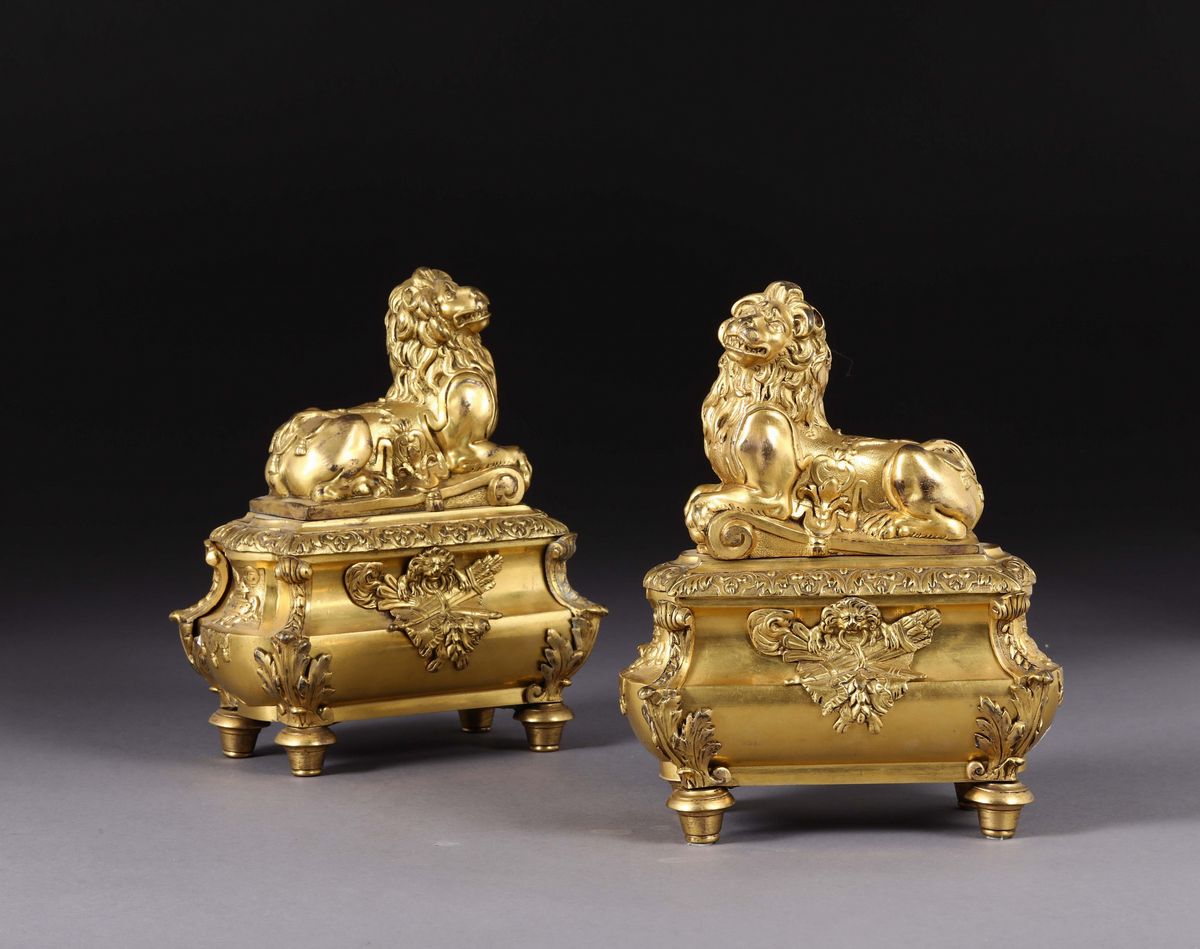 Coppia di Leoni Accovacciati in Bronzo Dorato, Francia XIX Secolo