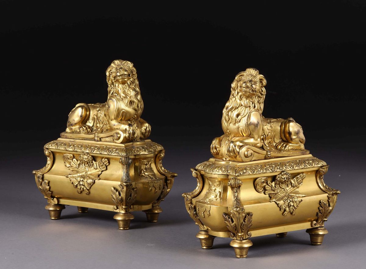 Coppia di Leoni Accovacciati in Bronzo Dorato, Francia XIX Secolo