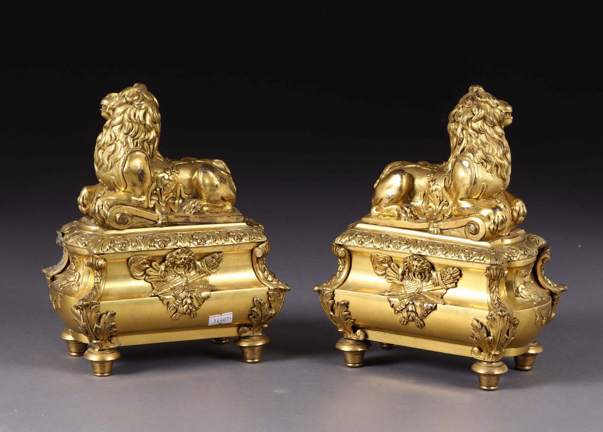 Coppia di Leoni Accovacciati in Bronzo Dorato, Francia XIX Secolo