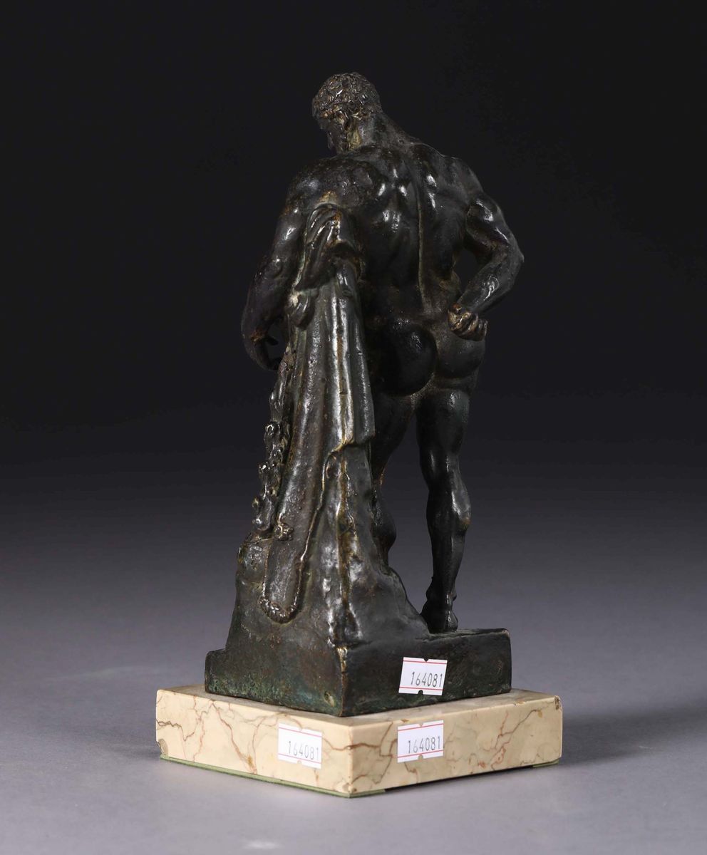 Ercole Farnese in Bronzo Fuso e Cesellato. Fonditore Italiano del XIX Secolo