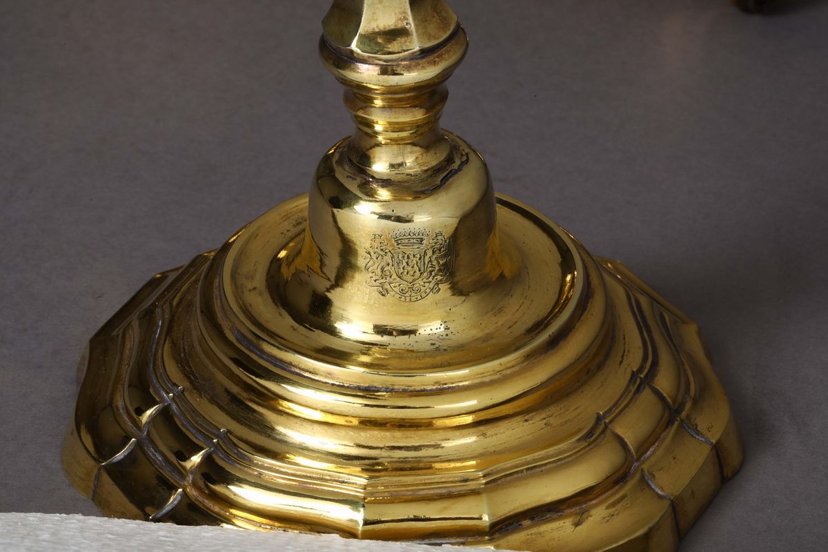 Coppia di Candelieri in Argento Sbalzato, Cesellato e Dorato, Roma, Secondo Quarto del XVIII Seco...