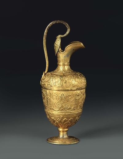 Versatoio in Rame Sbalzato e Dorato. Arte Veneziana del XVII Secolo