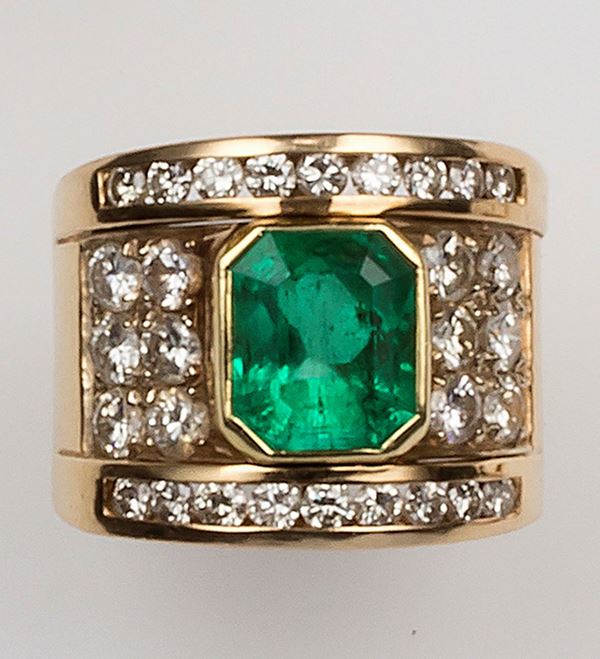 Anello con smeraldo di ct 3,05 circa e diamanti a contorno