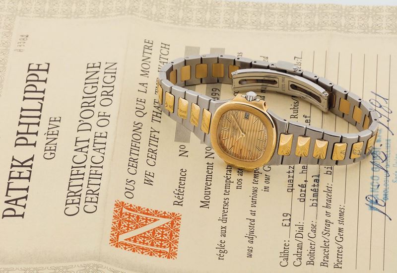 PATEK PHILIPPE,  Genève, Nautilus, Ref. 4700/1. Fine, water resistant, quartz, stainless steel and gold wristwatch with date and an original steel and gold bracelet with deployant clasp. Accompanied by the original Certificate, pouch and instruction. Sold in 1981  - Auction Watches and Pocket Watches - Cambi Casa d'Aste
