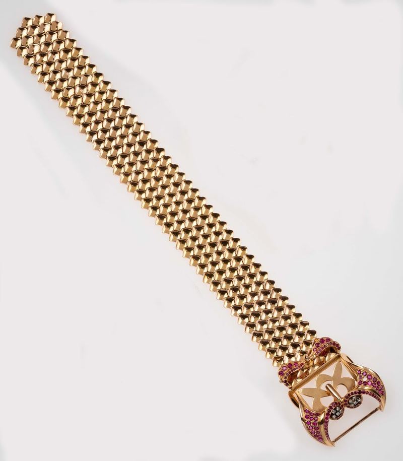 Gold bracelet. Clasp designed as a buckle set with diamonds and rubies  - Auction Fine Jewels - II - Cambi Casa d'Aste