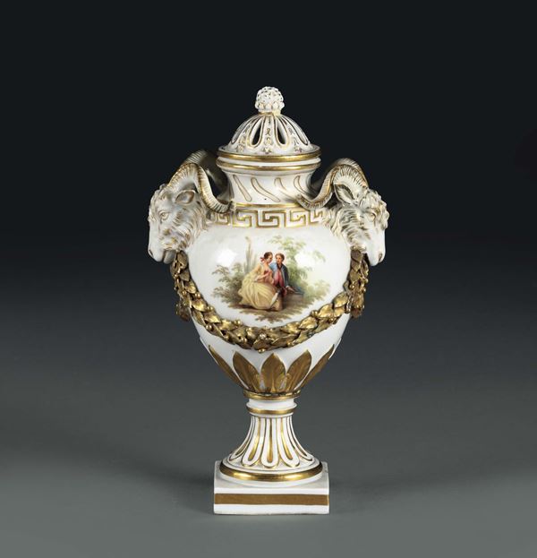 A perfume burner vase. Meissen, beginning of the 20th century