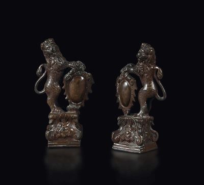 Coppia di Leoncini in Bronzo con Stemmi, XIX Secolo