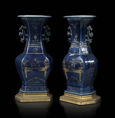 Coppia di Grandi Vasi in Porcellana Blu e Oro Esagonali, Cina Dinastia Qing XVIII Secolo