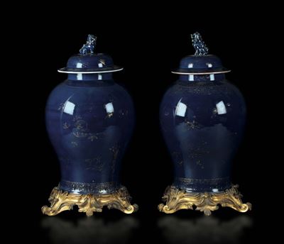 Coppia di Potiches in Porcellana Blu e Oro con Montatura in Bronzo, Cina Dinastia Qing, XVIII Sec...