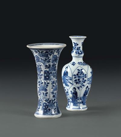 Vaso a Tromba e Vasetto Bianco e Blu, Cina Dinastia Qing XVIII Secolo