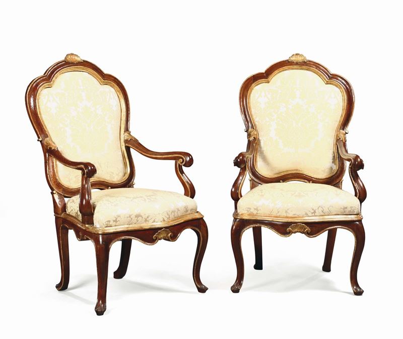 A pair of Louis XV armchairs in walnut with golden profiles, Veneto 18th century  - Auction Taste, Furniture and Residences, An Italian Collection - Cambi Casa d'Aste