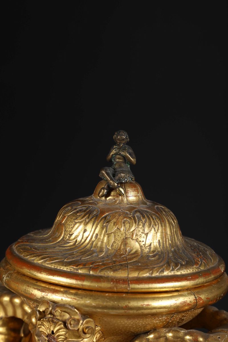 Coppia di Vasi in Legno e Pastiglia Dorati, Firenze XIX Secolo