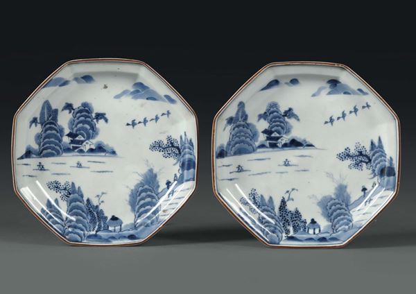 Coppia di piatti in porcellana ottagonali, Cina dinastia Qing, XVIII secolo