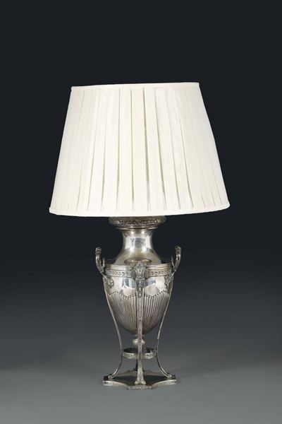 Lampada in Argento Fuso, Sbalzato e Cesellato, Germania Punzoni in Uso dal 1884
