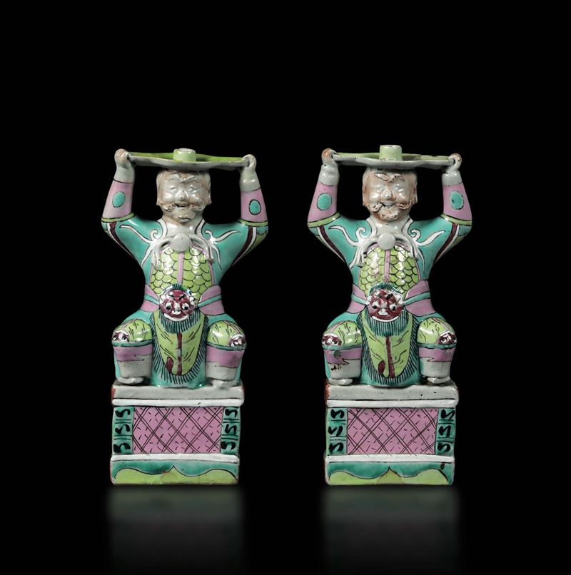 A pair of dignitary candle holders in polychrome porcelain, China 19th century  - Auction Taste, Furniture and Residences, An Italian Collection - Cambi Casa d'Aste