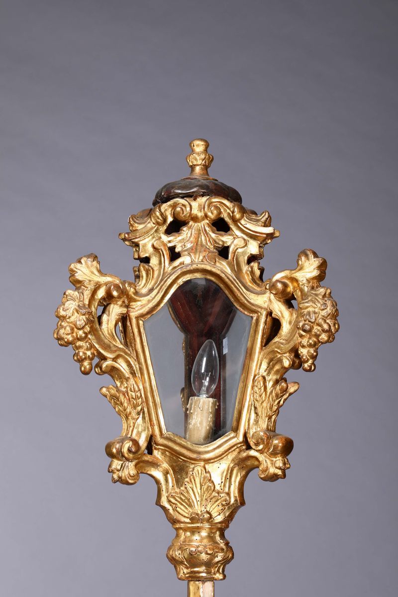 Coppia di Lanterne Luigi XV Dorate, XVIII Secolo