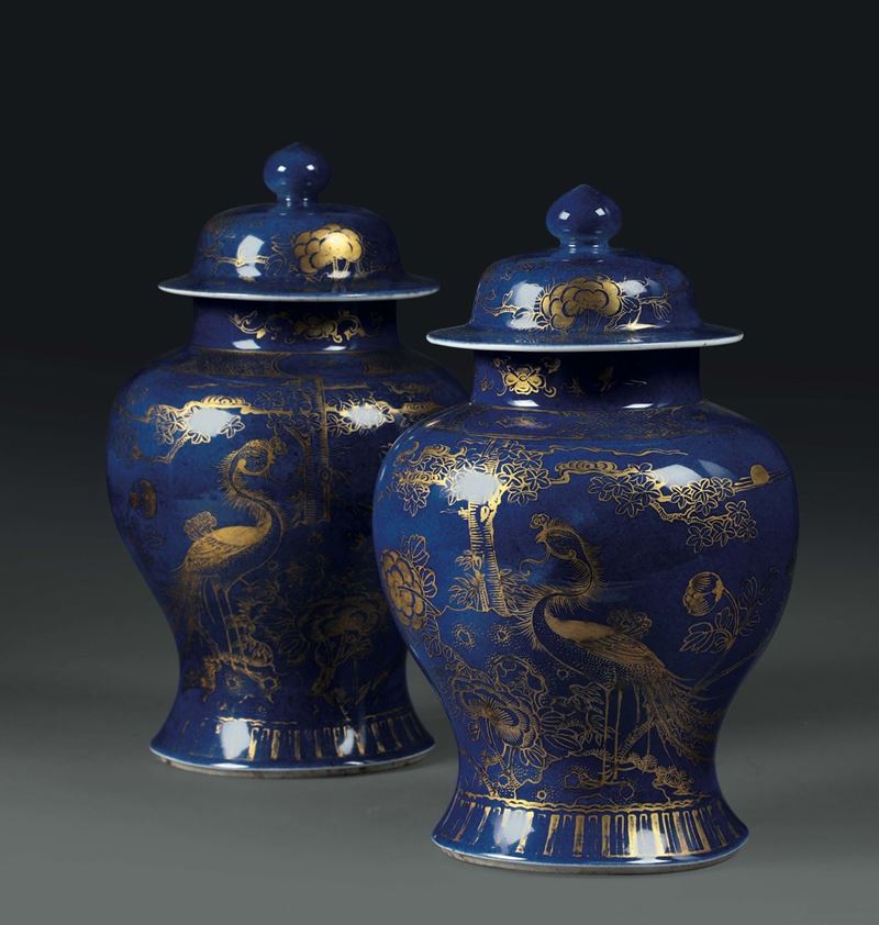 A pair of potiches in blue and gold porcelain, Qing dynasty, China 18th century  - Auction Taste, Furniture and Residences, An Italian Collection - Cambi Casa d'Aste