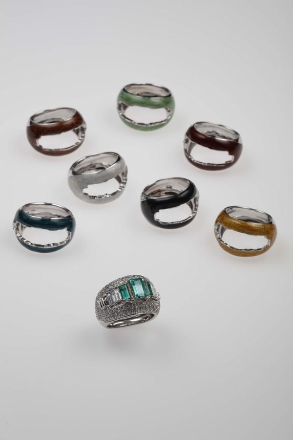 An emerald and diamond ring in 750 white gold.It has seven interchangeable mounts in different coloured enamels on silver and one in 750 white gold and pavé diamonds