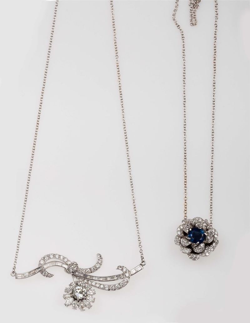 Lotto composto da due pendenti a soggetto floreale, con diamanti e zaffiri  - Asta Fine Jewels - II - Cambi Casa d'Aste