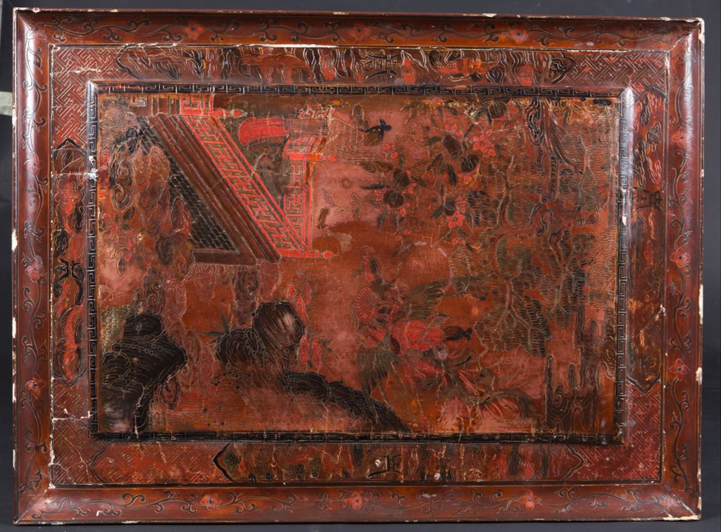 Coppia di Tavolini da The in Legno e Lacca con Immagini di Guanyin, Cina, Dinastia Qing, XIX Seco...