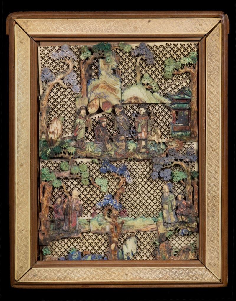 A stained ivory panel depicting court life scense, China, Qing Dynasty, 19th century  - Auction Chinese Works of Art - Cambi Casa d'Aste