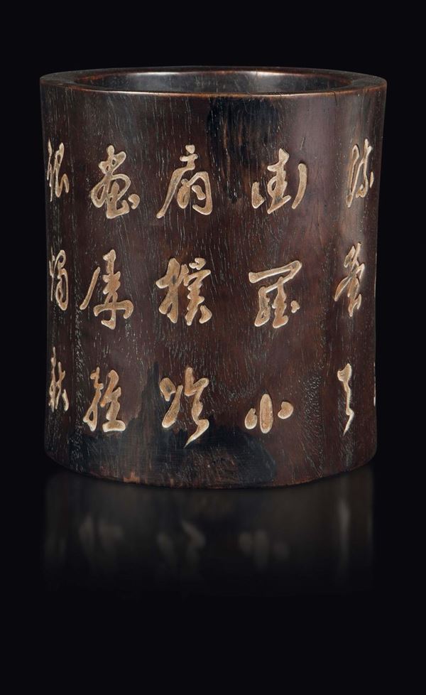 Portapennelli in legno di homu con iscrizioni incise, Cina, XX secolo