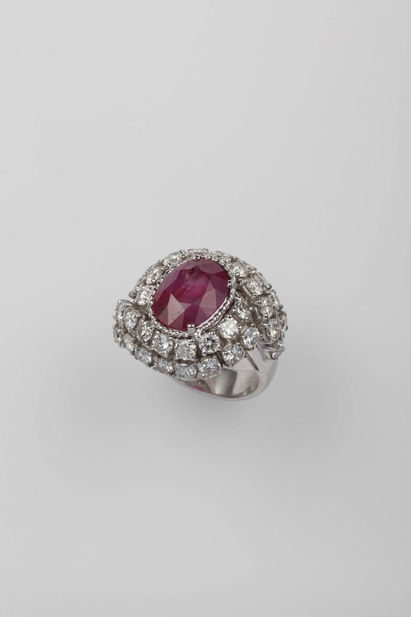 Anello con Rubino Burma di Ct 8,63 con Diamanti