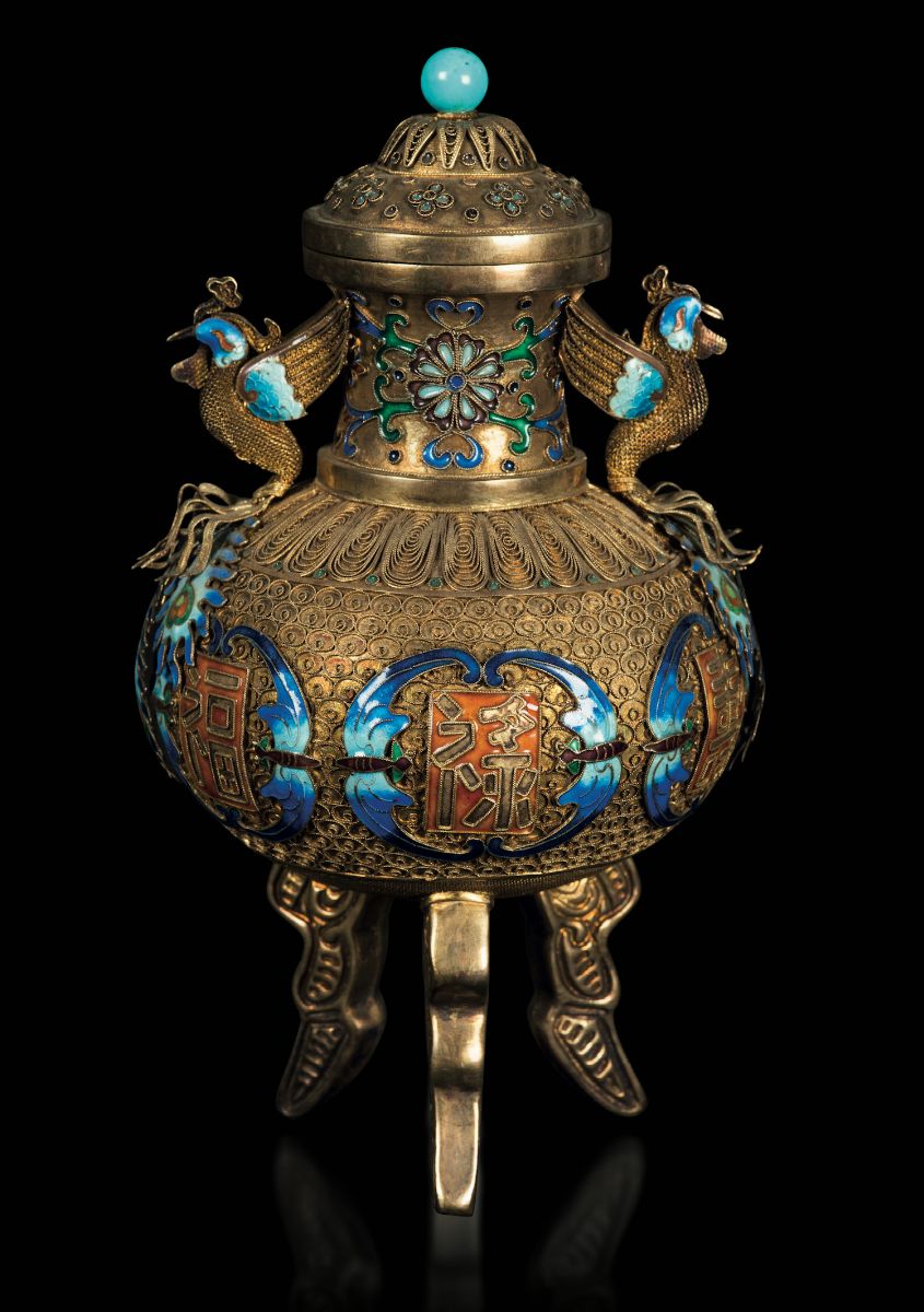 Figura di Fenice in Metallo Smaltato ed Incensiere Tripode con Coperchio in Argento Dorato con Sm...