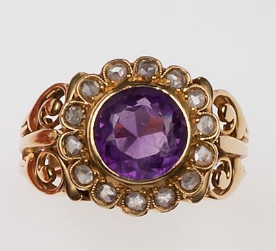 Anello Vescovile con Ametista e Piccole Perle